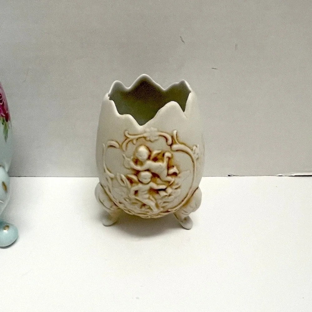 2 Vtg Footed Cracked Egg Vases Napcoware Floral & Lefton Bisque Cherub Japan